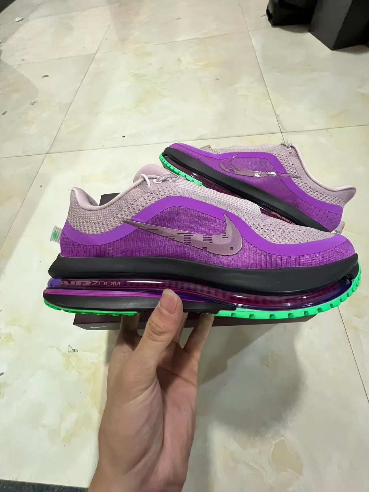 Nike أرجواني أخضر محبوك مُهندس وجه علوي وحدة أير زوم كاملة الأطوال أحذية جري 7
