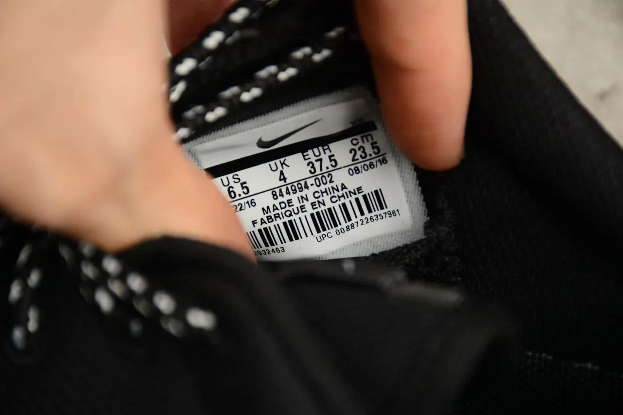 Nike Roshe One Black and White Lifestyle Sneakers 5