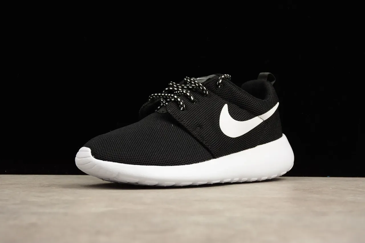 Nike Roshe One Black and White Lifestyle Sneakers 12