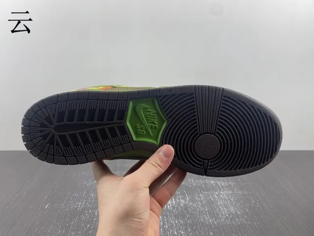 Nike SB Dunk Low Graffiti Print Olive Green स्केटबोर्ड जूते 8