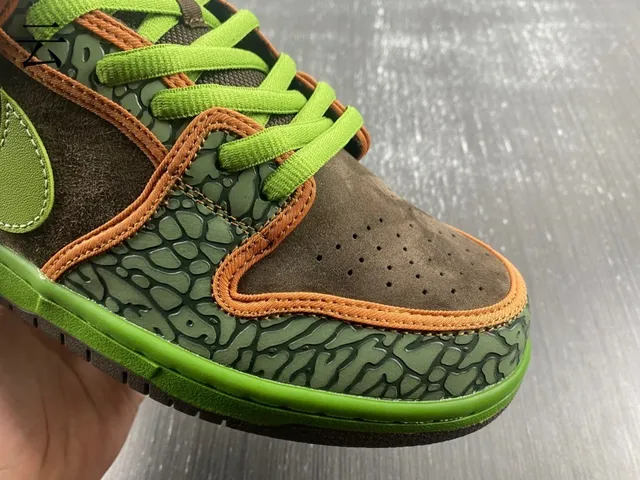 Nike SB Dunk Low Graffiti Print Olive Green स्केटबोर्ड जूते 13