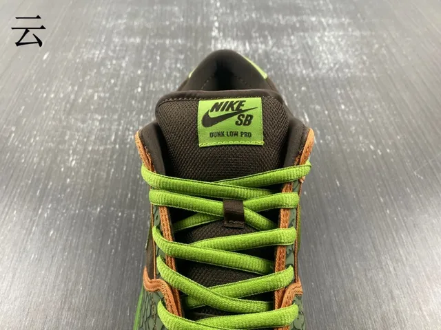 Nike SB Dunk Low Graffiti Print Olive Green स्केटबोर्ड जूते 15