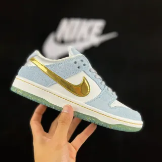 Nike SB Dunk Low हल्का नीला और सोने का स्केटबोर्ड जूते