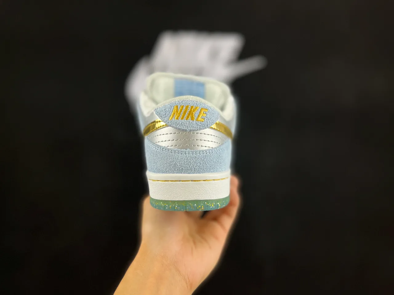 Nike SB Dunk Low हल्का नीला और सोने का स्केटबोर्ड जूते 6