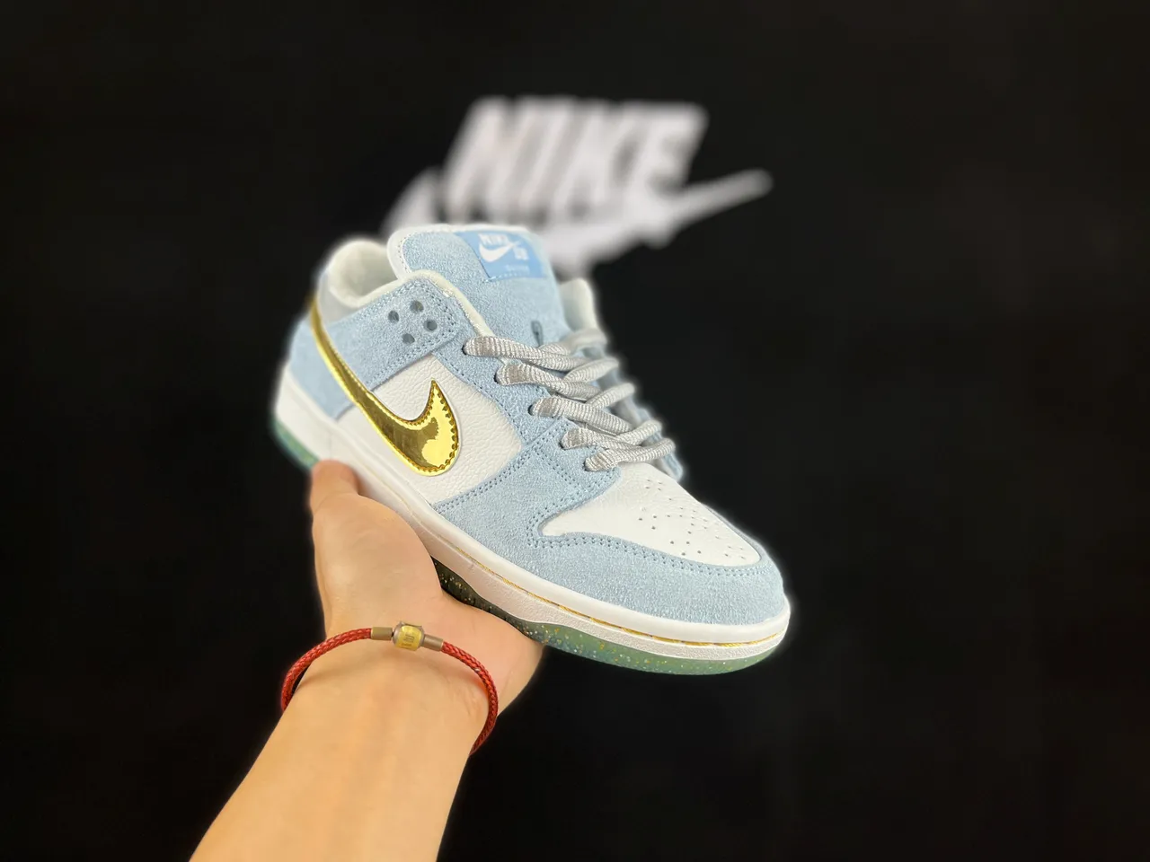 Nike SB Dunk Low हल्का नीला और सोने का स्केटबोर्ड जूते 9