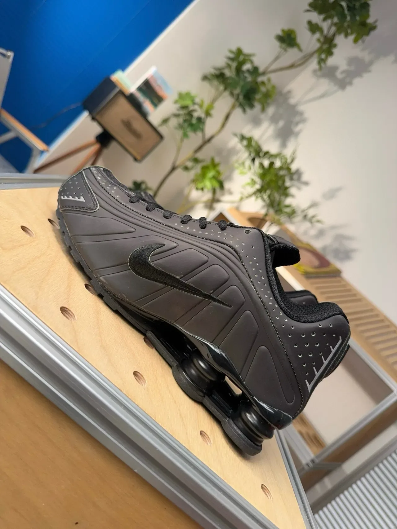 Nike Shox NZ Black Lifestyle Sneakers 4