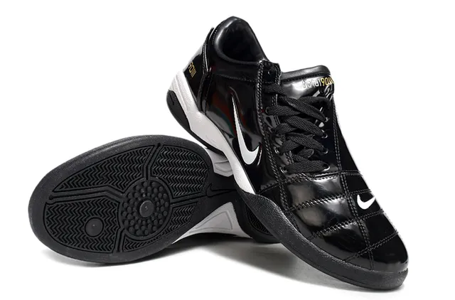 Nike Total 90 III কালো এবং সাদা ইন্ডোর সকার জুতা 5