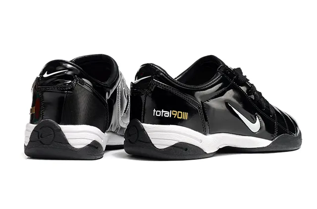 Nike Total 90 III কালো এবং সাদা ইন্ডোর সকার জুতা 6