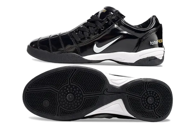 Nike Total 90 III কালো এবং সাদা ইন্ডোর সকার জুতা 7