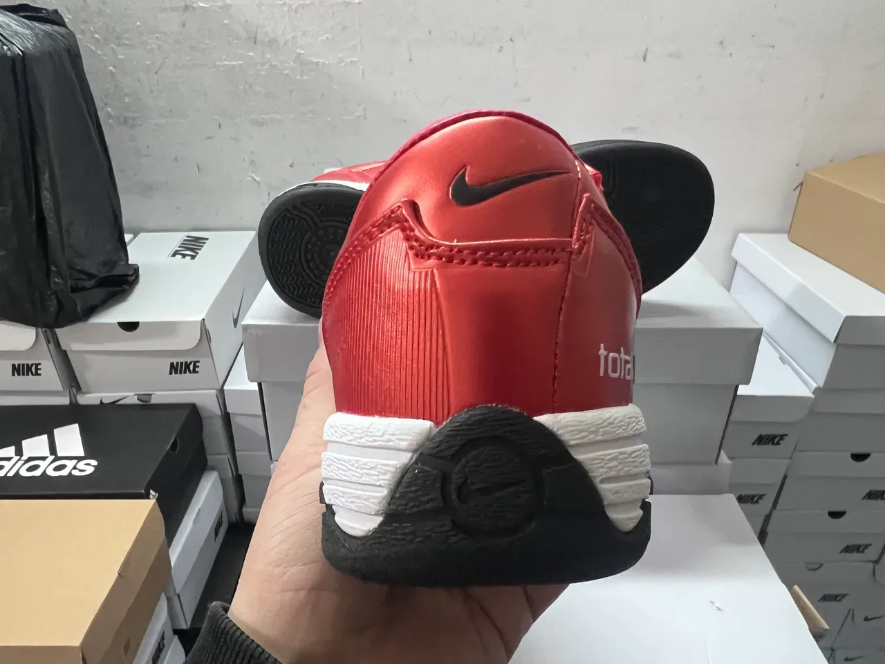 Nike Total 90 III حذاء كرة قدم داخلي أحمر معدني 3