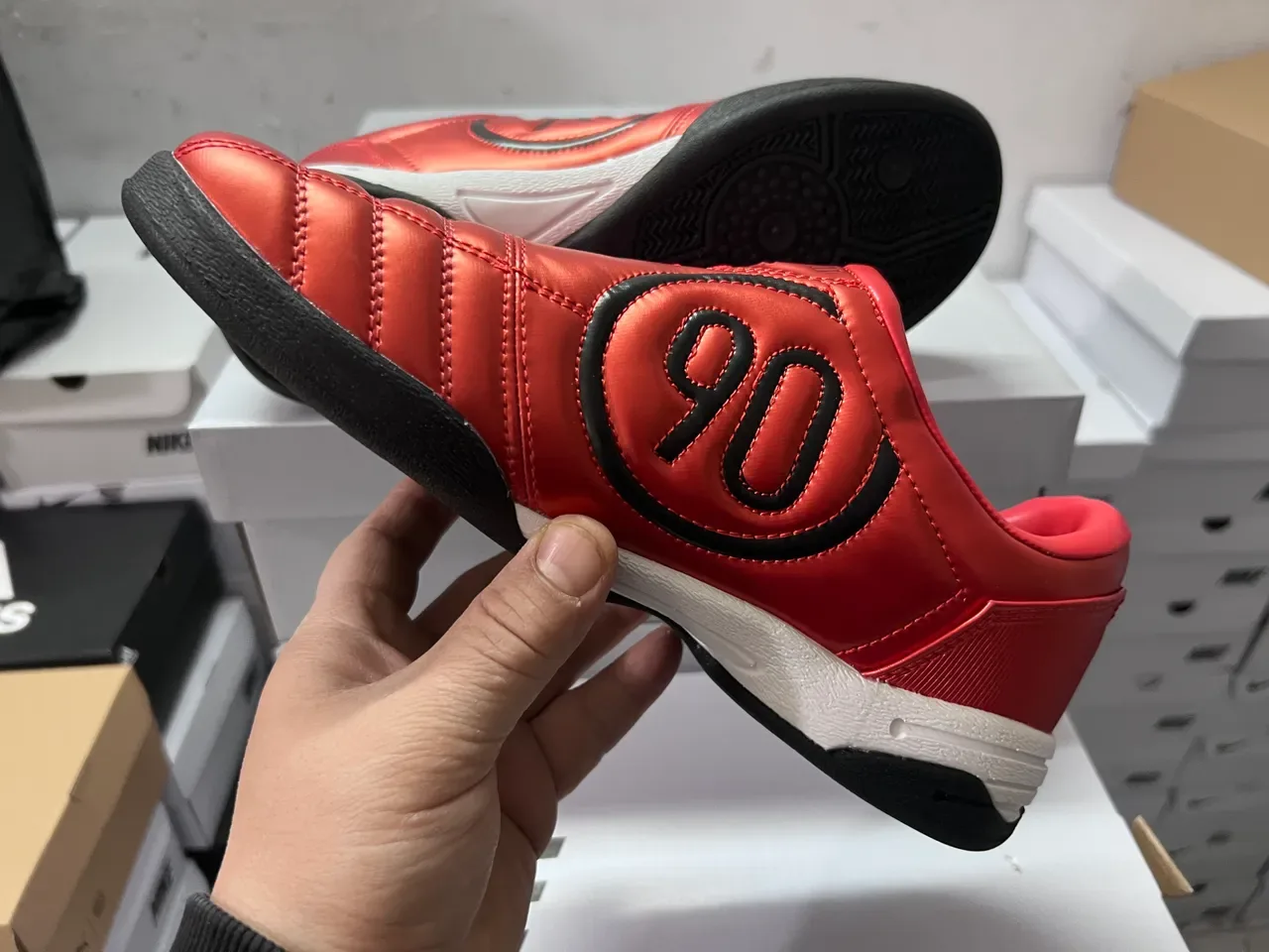 Nike Total 90 III حذاء كرة قدم داخلي أحمر معدني 4