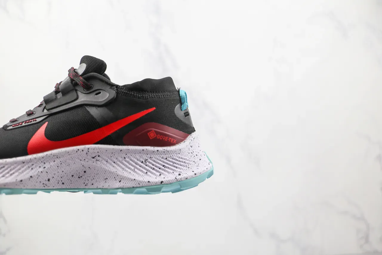Nike Trail Black Red GORE-TEX वॉटरप्रूफ रनिंग जूते 7