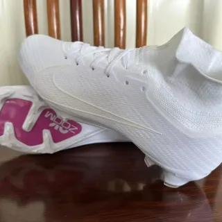 Nike Sapatos de Futebol Brancos e Rosados Zoom Firm-Ground