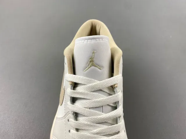 Nike White Beige Low-Top Leather Upper Lifestyle Sneakers 6