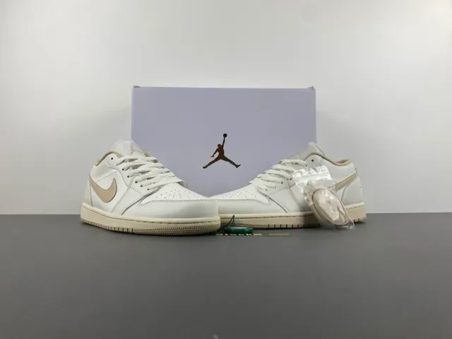 Nike White Beige Low-Top Leather Upper Lifestyle Sneakers 13