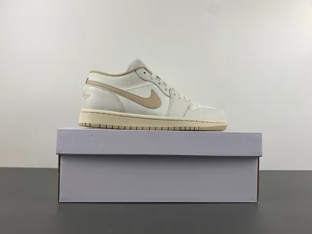 Nike White Beige Low-Top Leather Upper Lifestyle Sneakers 15