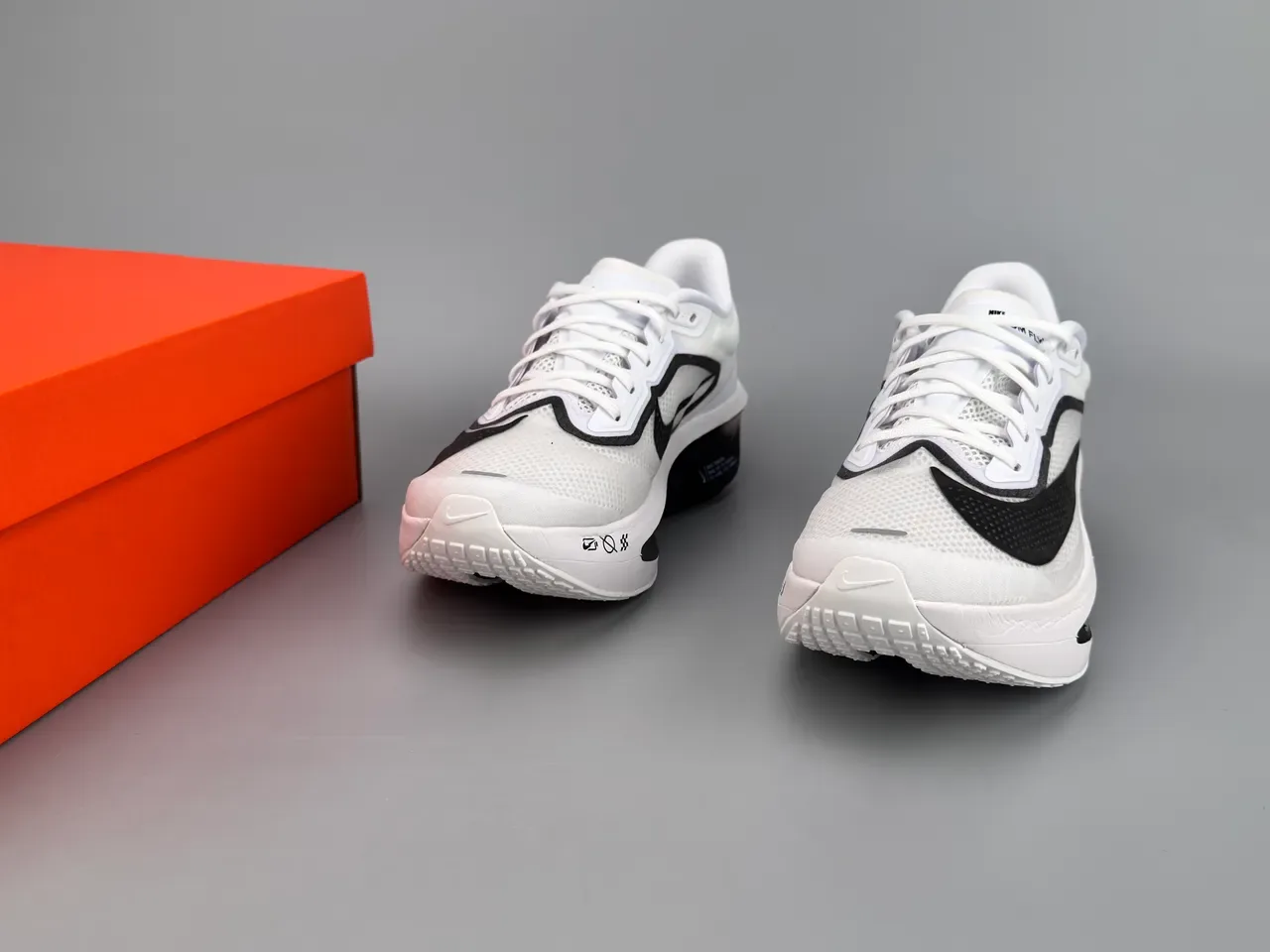 Nike Chaussures Running Blanc Noir Upper Malla Engineered Midsole Sculpted ZoomX 3