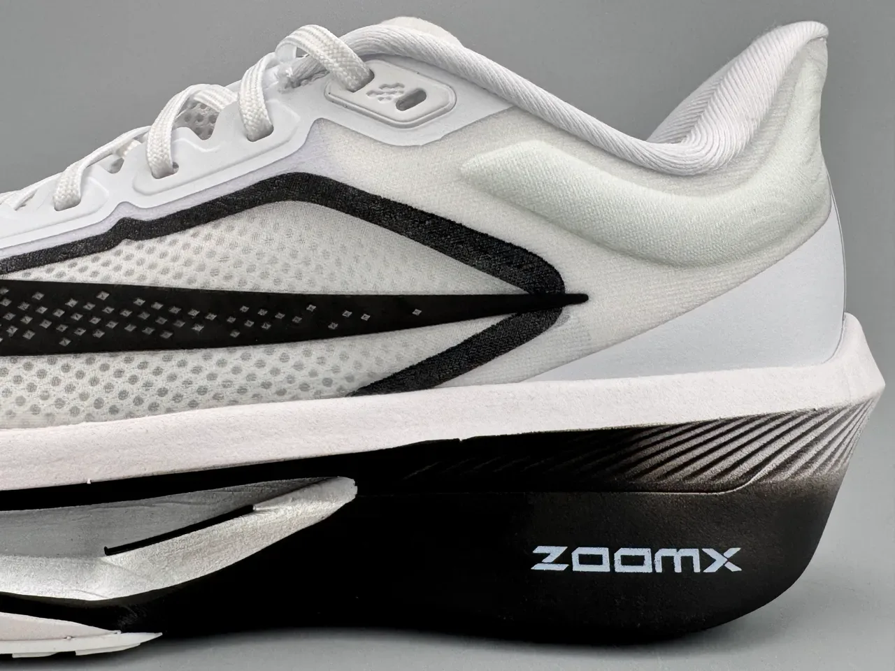 Nike Chaussures Running Blanc Noir Upper Malla Engineered Midsole Sculpted ZoomX 5