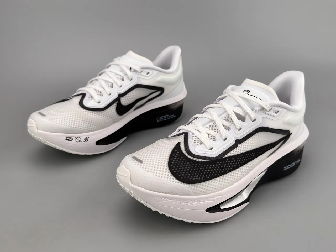 Nike Chaussures Running Blanc Noir Upper Malla Engineered Midsole Sculpted ZoomX 9