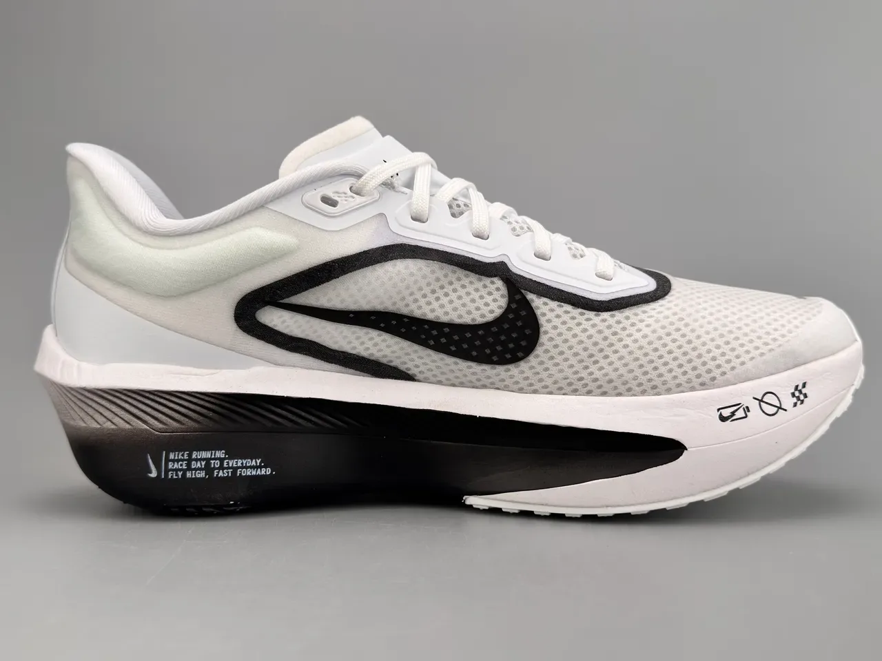 Nike Chaussures Running Blanc Noir Upper Malla Engineered Midsole Sculpted ZoomX 10