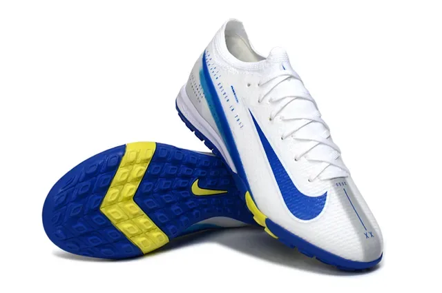 Nike أبيض وأزرق أعلى كيت منخفض القطع سيليويت تيرف أحذية كرة القدم 4