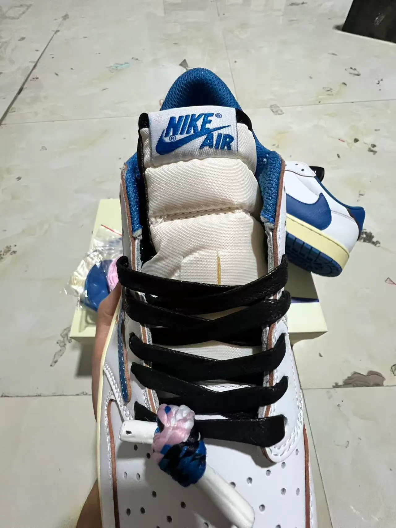 Nike White Navy Low-Top Leather Upper Lifestyle Sneakers 4