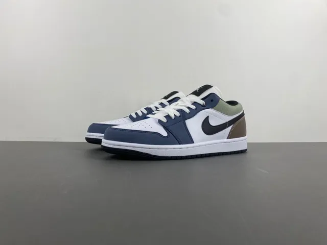Nike White Navy Low-Top Panelled Upper Lifestyle Sneakers 10