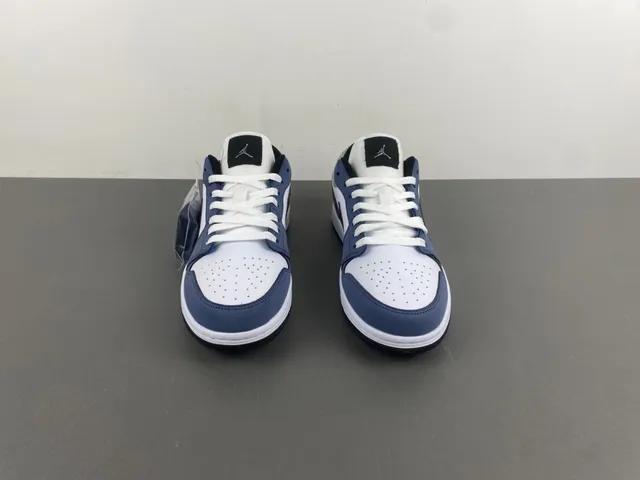 Nike White Navy Low-Top Panelled Upper Lifestyle Sneakers 11