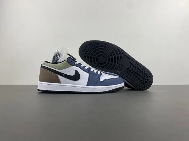 Nike White Navy Low-Top Panelled Upper Lifestyle Sneakers 12