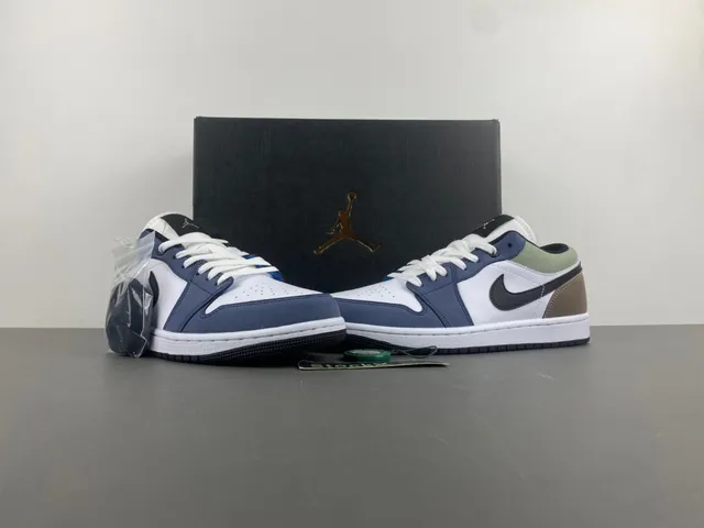 Nike White Navy Low-Top Panelled Upper Lifestyle Sneakers 13