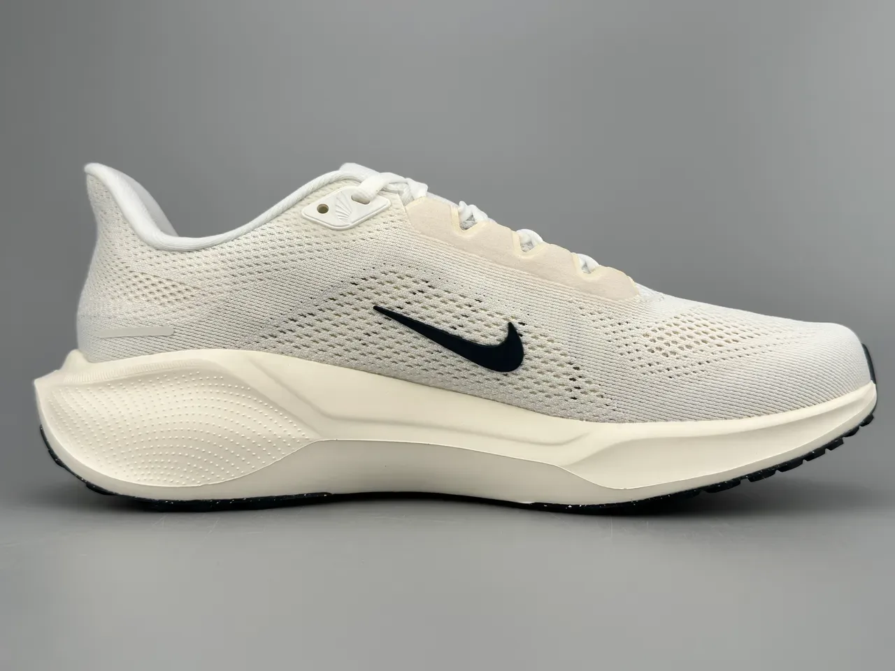 Nike White Orange Engineered Mesh Upper Swoosh Tab Accent Running Shoes 10