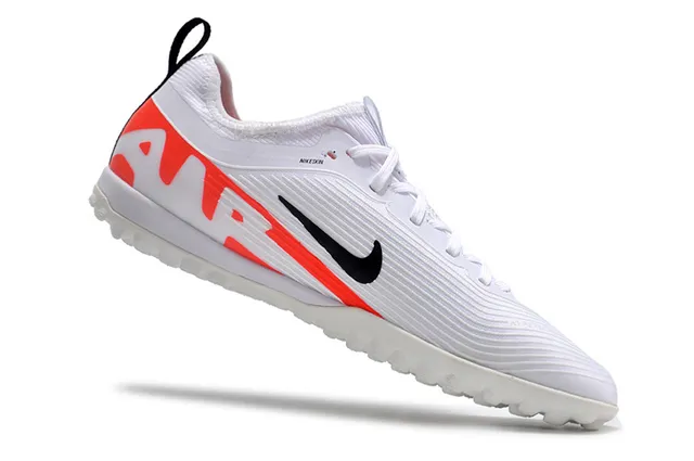 Nike zapatillas de fútbol turf blancas y naranjas de bajo corte con empeine sintético, ribeteado y texturizado en el antepié 3