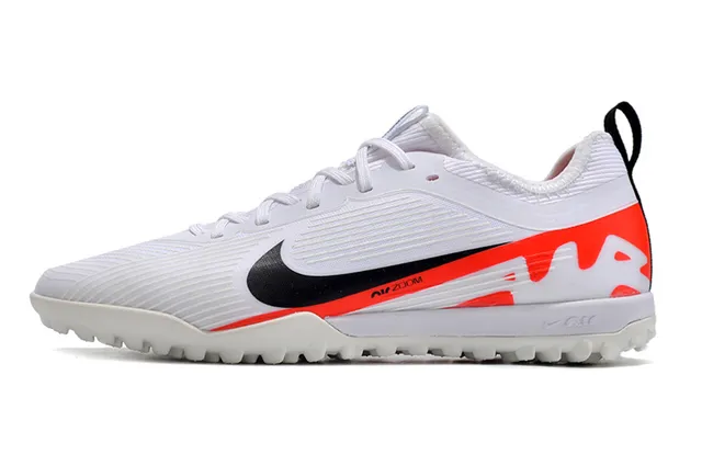 Nike zapatillas de fútbol turf blancas y naranjas de bajo corte con empeine sintético, ribeteado y texturizado en el antepié 10