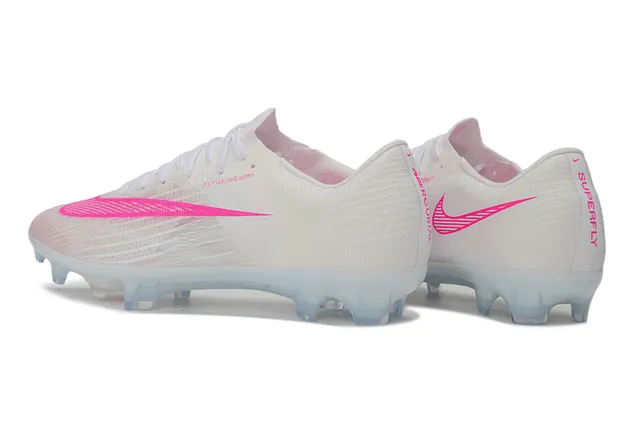 Nike chaussures de football blanc et rose Flyknit Upper semelle translucide Firm-Ground 4