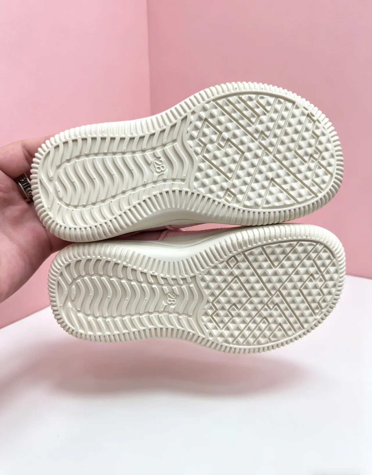 نيك حذاء ماري جين أبيض ووردي مع T-Strap وجزء علوي من الشبكة 7