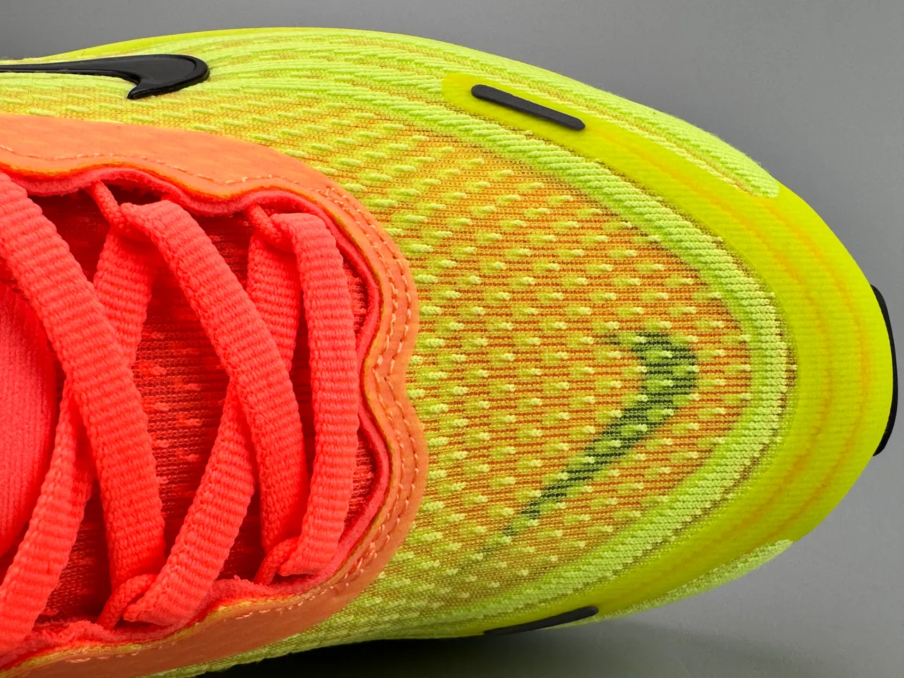 Nike Yellow Pink Engineered Knit Upper Sculpted ZoomX Midsole Running Shoes 6