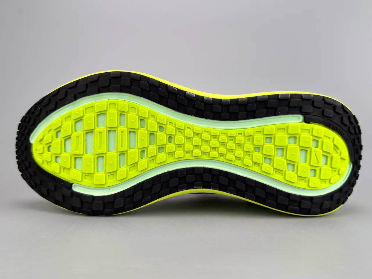 Nike Yellow Pink Engineered Knit Upper Sculpted ZoomX Midsole Running Shoes 8