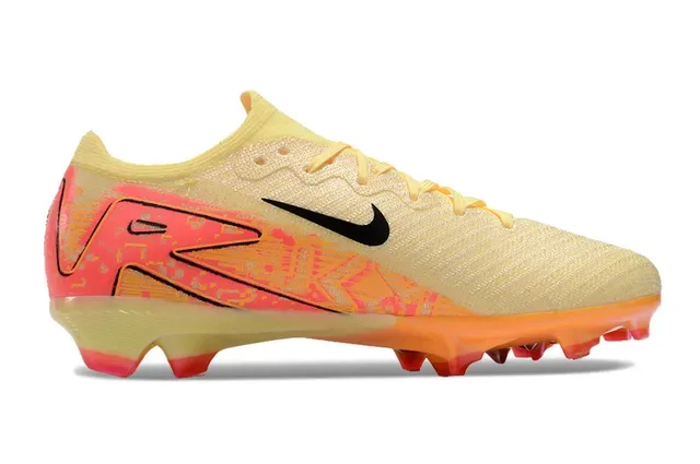 Nike Chaussures de football jaune rose coupe basse upper tricoté semelle translucide orange sol ferme 7