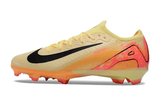 Nike Chaussures de football jaune rose coupe basse upper tricoté semelle translucide orange sol ferme 8