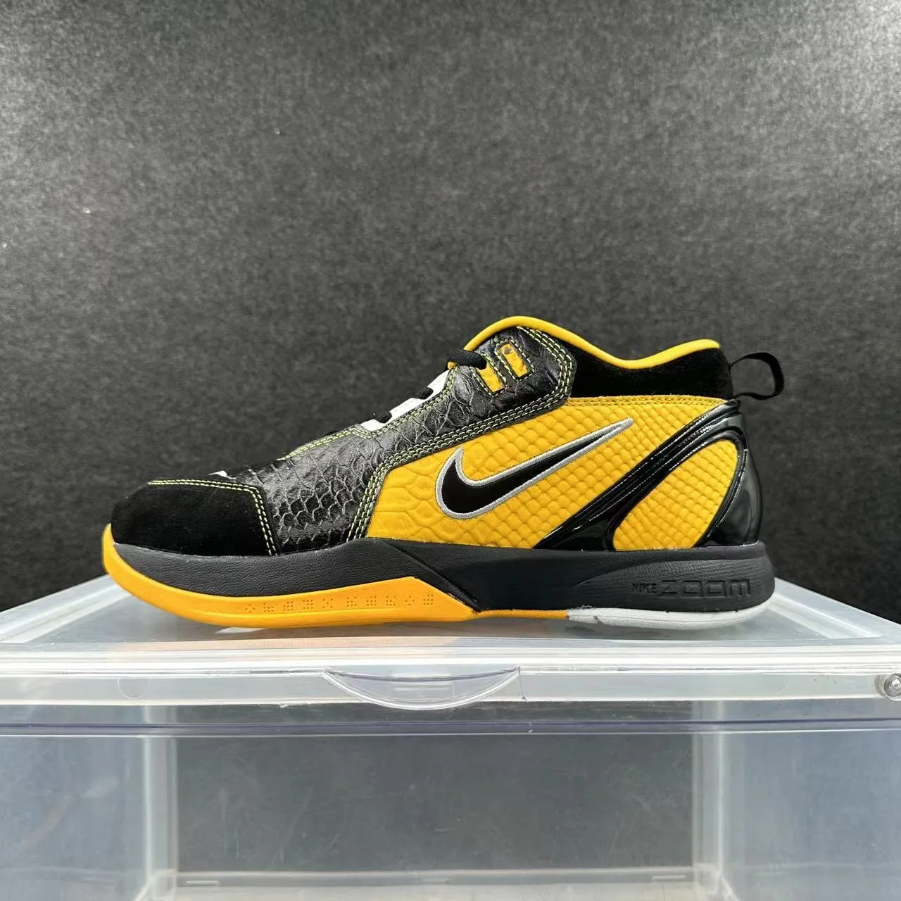 耐克 Zoom Kobe IV 黑黄篮球鞋 2