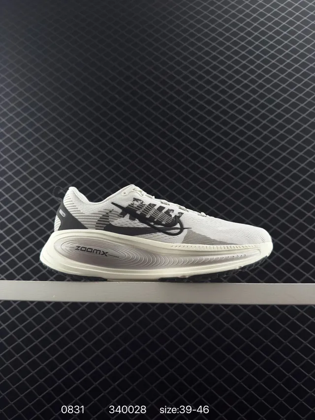 Nike ZoomX White Black Breathable Knit Upper Sculpted Layered Midsole Running Shoes 6