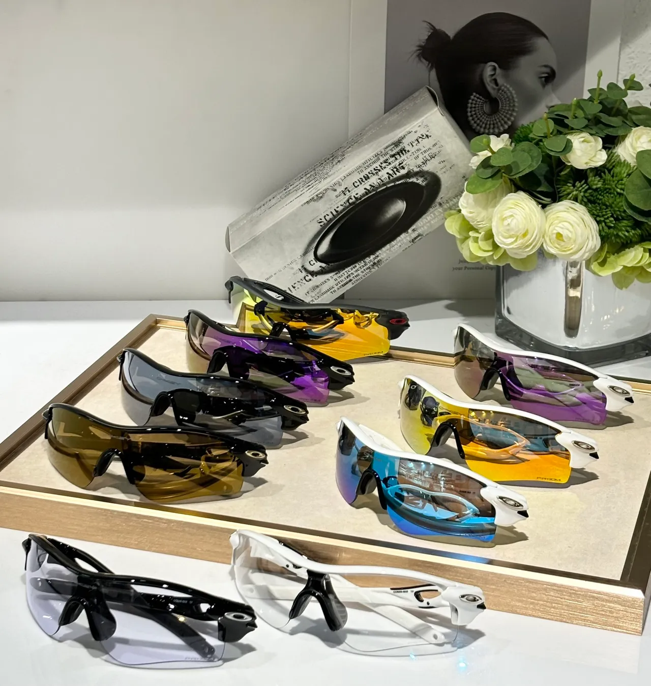 Oakley Óculos de Sol Pretos Amarelos Wraparound Shield Lente Espelhada 2