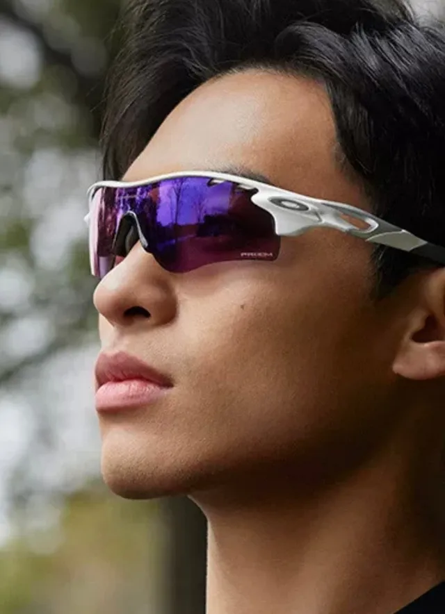Oakley Óculos de Sol Pretos Amarelos Wraparound Shield Lente Espelhada 7