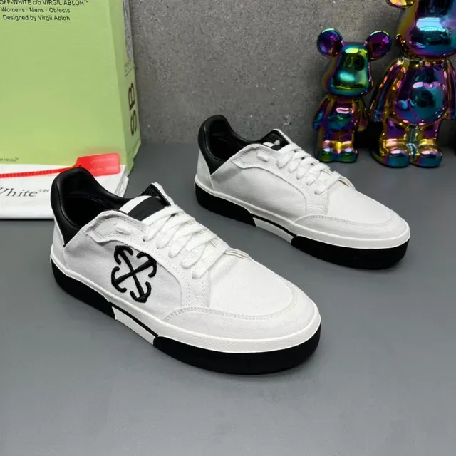 Off-White Black Canvas Upper Contrast Lifestyle Sneakers 3