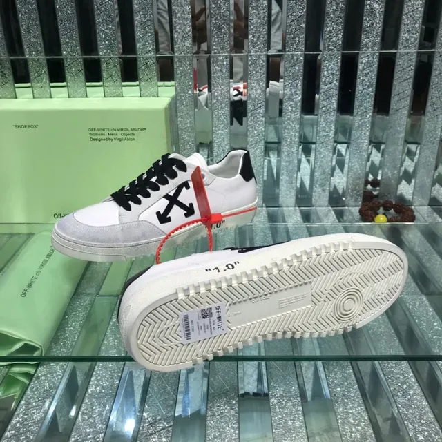 Off-White 黑色低帮皮革/麂皮鞋面生活方式运动鞋 2