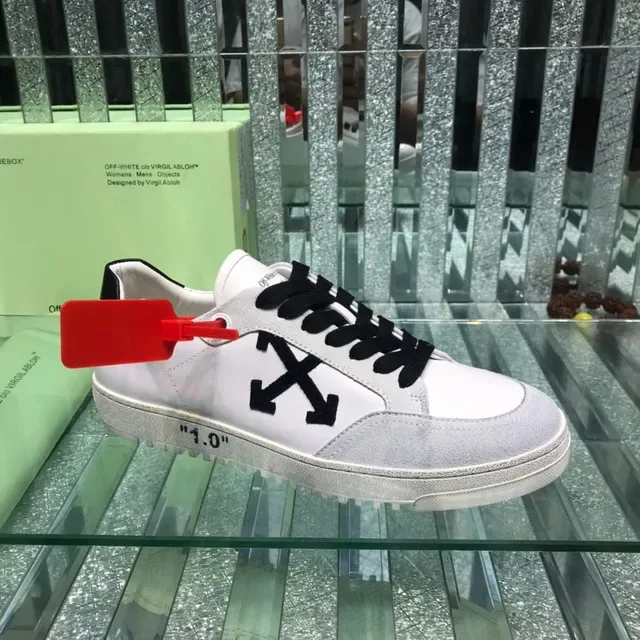 Off-White 黑色低帮皮革/麂皮鞋面生活方式运动鞋 9