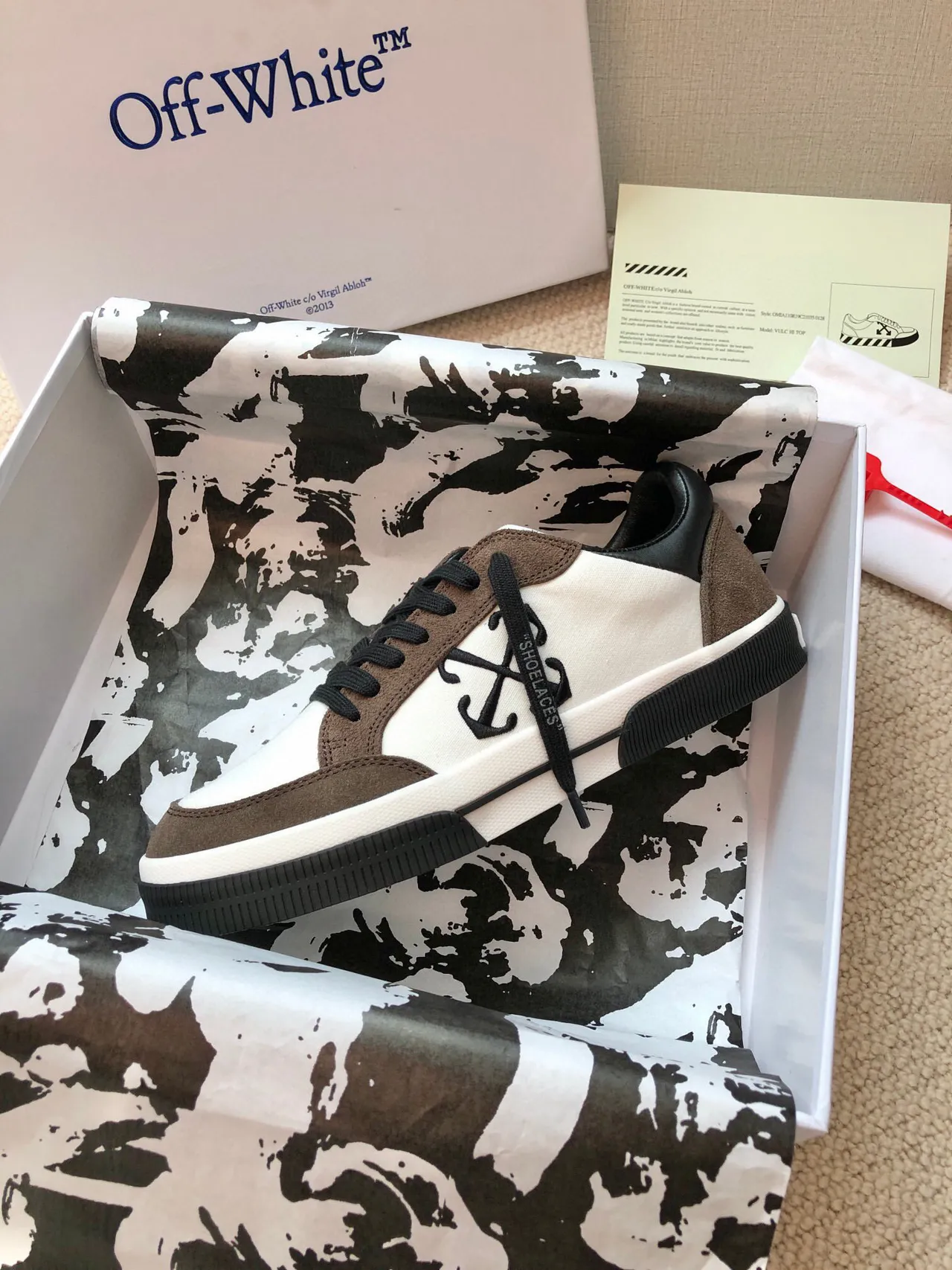 Off-White 棕色低帮帆布和麂皮拼面生活方式运动鞋 4