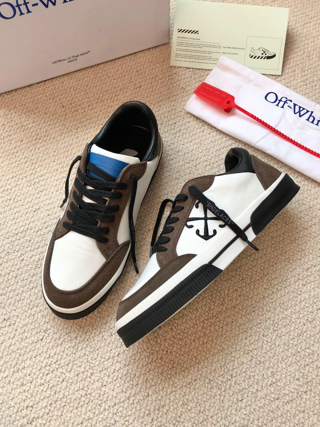 Off-White 棕色低帮帆布和麂皮拼面生活方式运动鞋 7