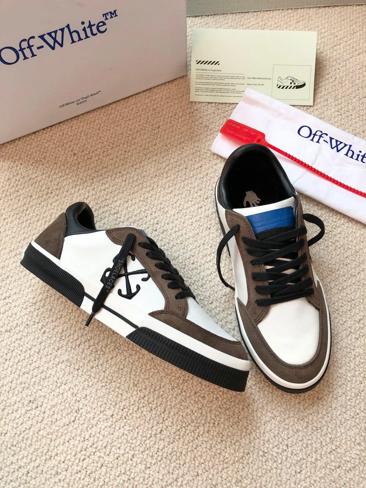 Off-White 棕色低帮帆布和麂皮拼面生活方式运动鞋 8