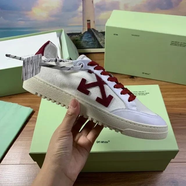 Off-White Diagonal Arrow Low Branco e Borgonha Tênis Lifestyle 4